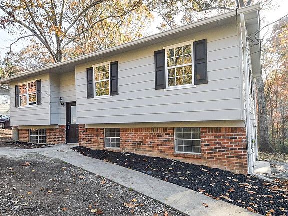 3rd image of 2205 Rolling Brook Dr NE