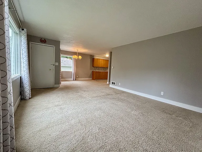 605 N Adams St — Photo 2
