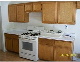 3rd image of 3675 Penedos Dr
