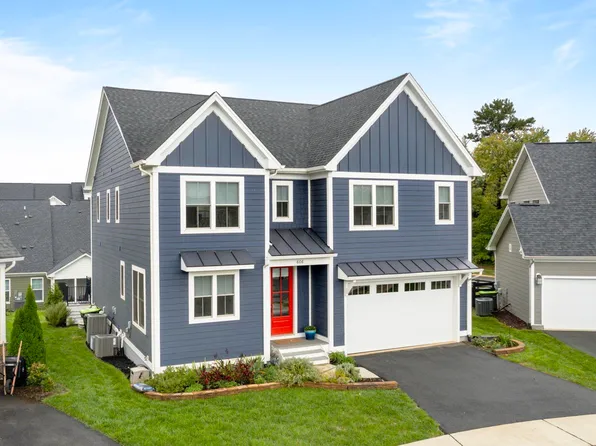 606 Saunders Hill Dr, Crozet, VA 22932