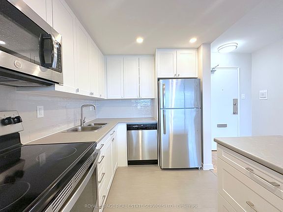 4th image of 12 Rockford Rd #Penthouse 05