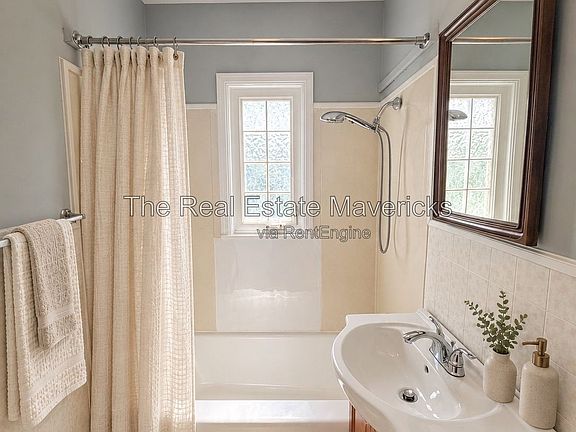 5th image of 813 Park City Rd