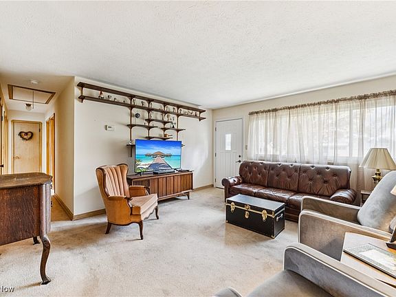 2nd image of 6366 Sandhurst Dr