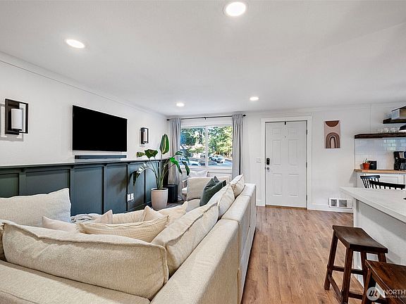 4th image of 9415 Lupine Circle W