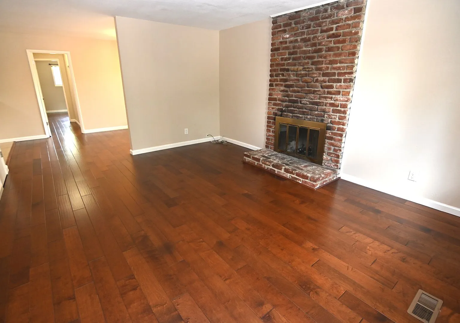 1651 Cassiar Dr — Photo 2