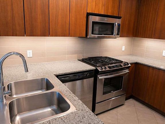 3rd image of 5889 Irmin St #405