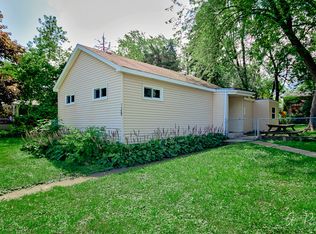 129 Geneva Ter, Round Lake Beach, IL 60073