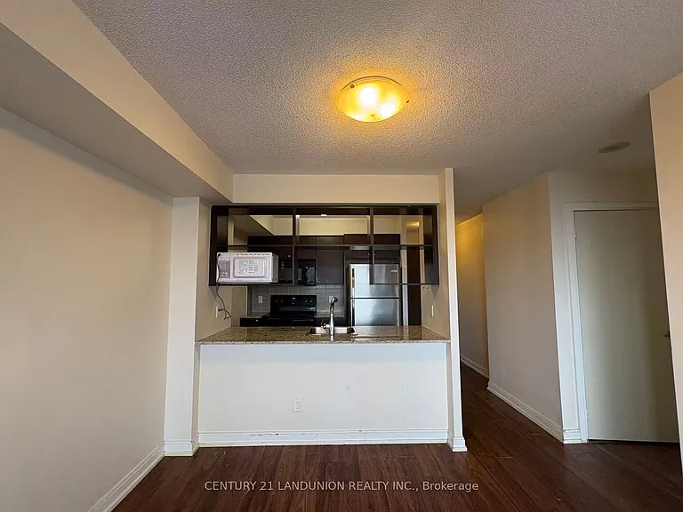 181 Village Green Sq #1911 — Photo 7