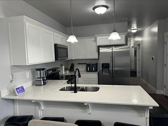 3rd image of 14637 S McKellen Dr