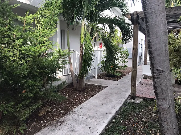 1533 NW 2nd St — Photo 12