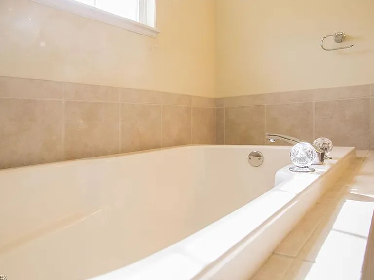 8430 Chester Pkwy — Photo 26