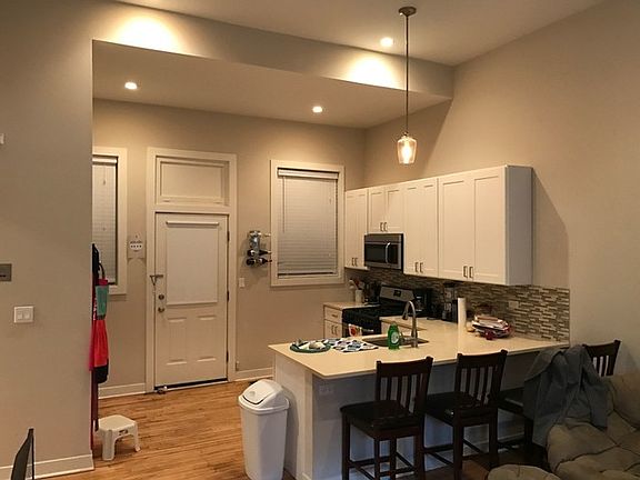 3rd image of 3609 N Lakewood Ave #3