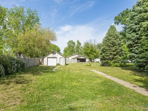 908 4th St, Onawa, IA 51040