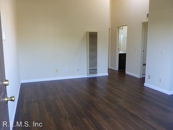 3rd image of 1523 Torrance Blvd APT E