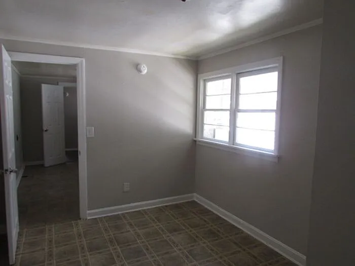 2 bed, 1.0 bath, 949 sqft, $795 — Photo 3