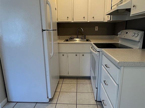 4th image of 717 SE 16th St APT 3