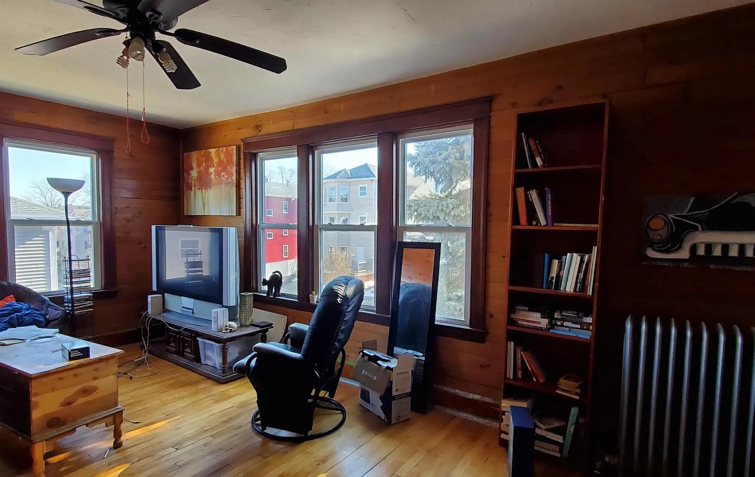 4 bed, 1.5 bath, 1200 sqft, $3,000 — Photo 1