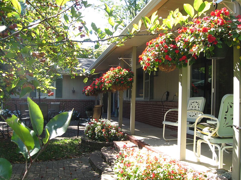 1st image of 8934 Hillcrest Dr