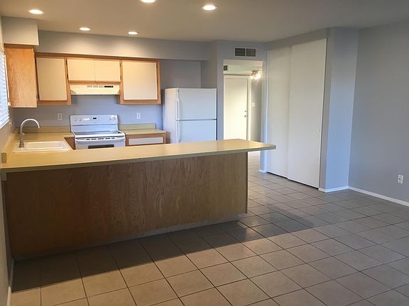 4th image of 893 N Roosevelt Cir