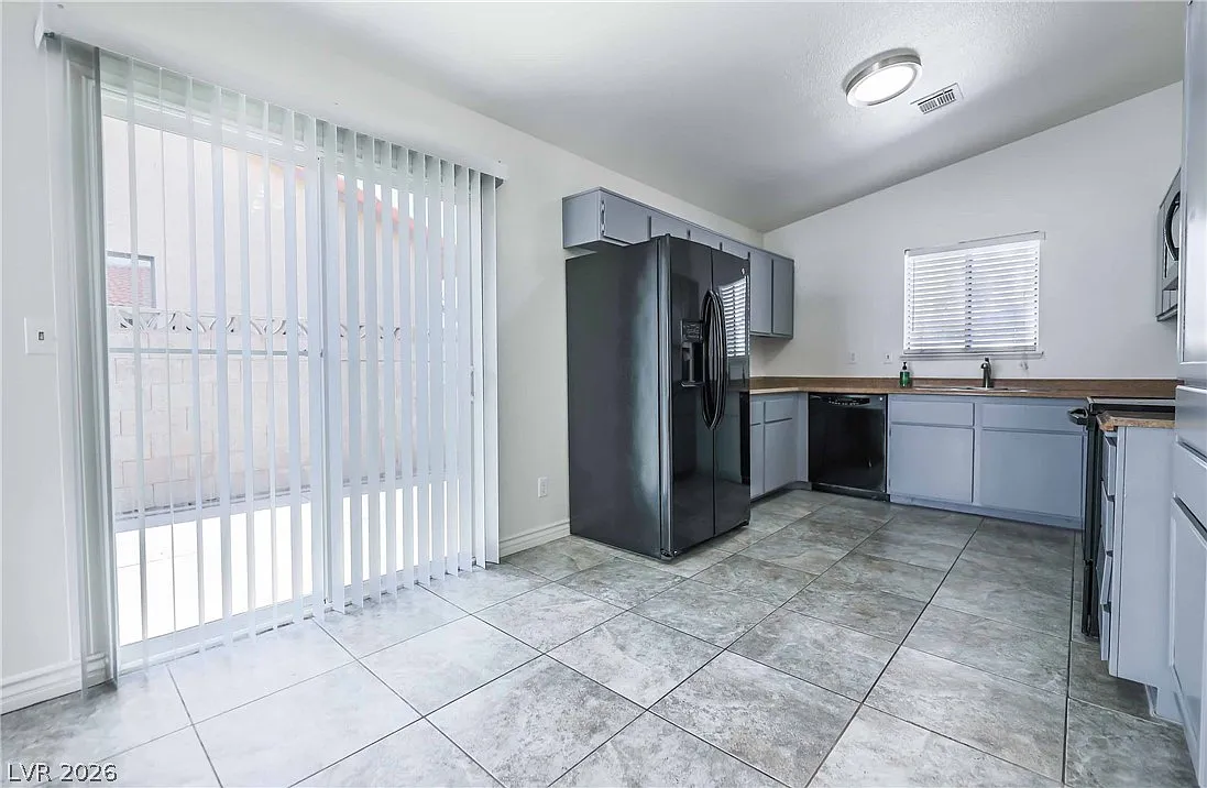 2 bed, 2.0 bath, 922 sqft, $1,995 — Photo 4