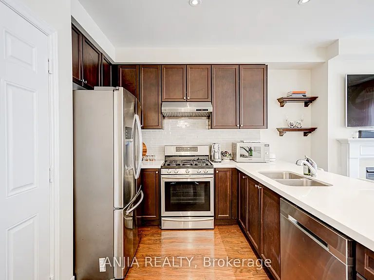 25 Collier Cres — Photo 6