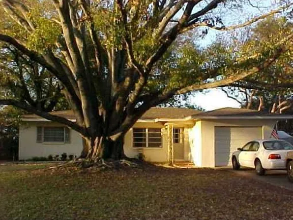 2452 Chaucer St, Clearwater, FL 33765