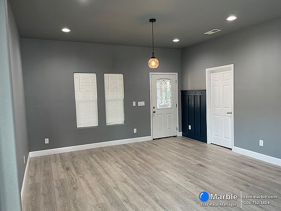 3rd image of 620 N Poplar Ave