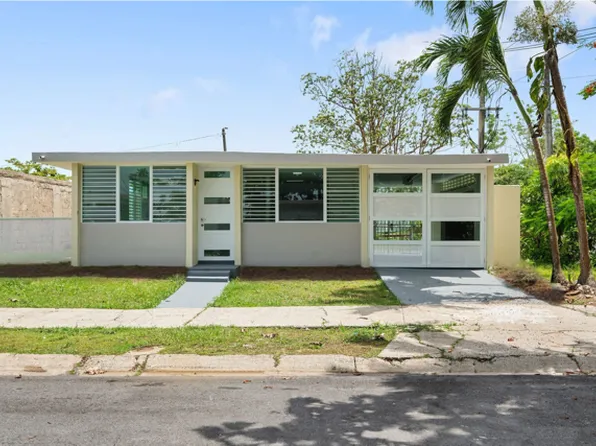 Urb Villa Carolina Calle 102 Blq #100-31, Carolina, PR 00985