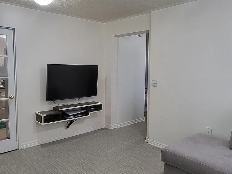 10 Stonehill Ct #107 — Photo 5