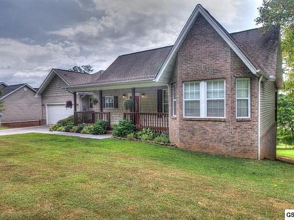 2nd image of 820 Mountain Grove Ln