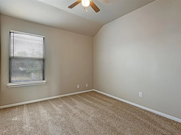 606 E College Ave — Photo 6