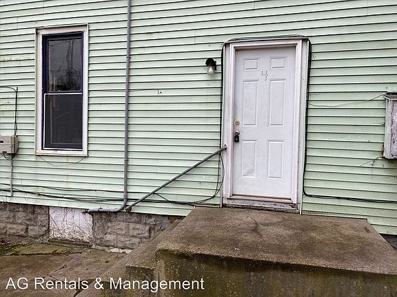 3rd image of 914 W Jefferson Blvd APT 4