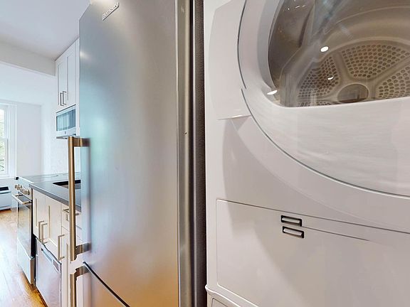 3rd image of 242 W 10th St #4E