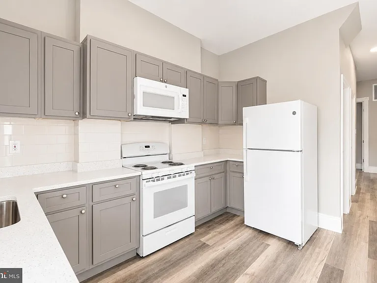 1922 W Baltimore St — Photo 12
