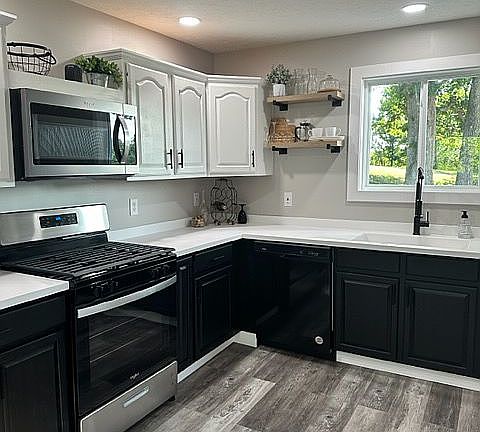4th image of 10676 Emerson Ave