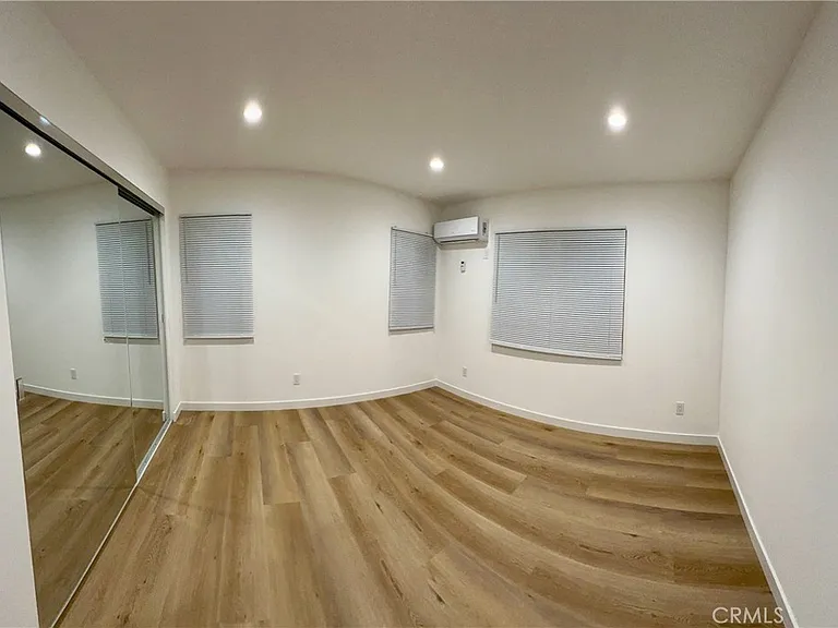 18654 1/2 Runnymede St #1/2 — Photo 4