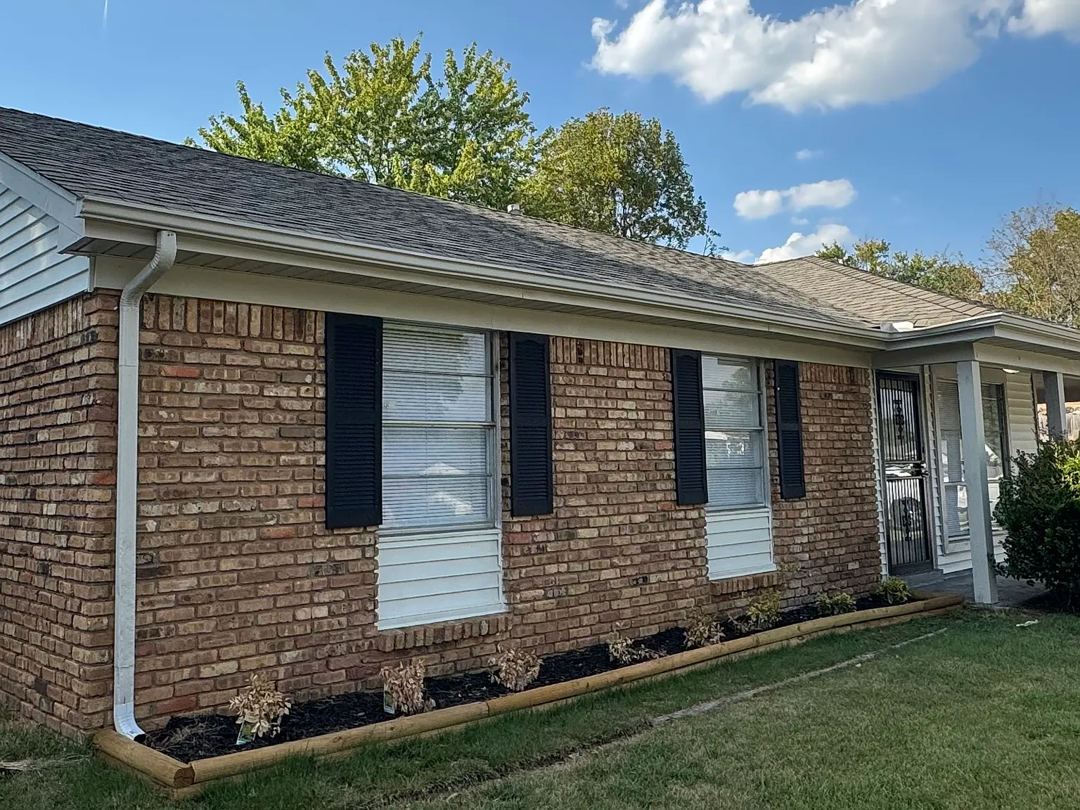 3 bed, 2.0 bath, 1193 sqft, $1,350 — Photo 2