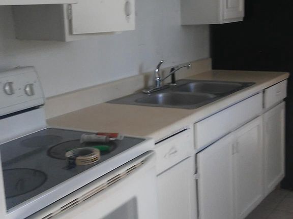 3rd image of 722 N New Hampshire Ave