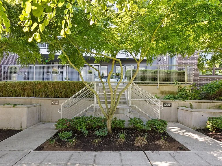 Denny 18 Apartments — Photo 4