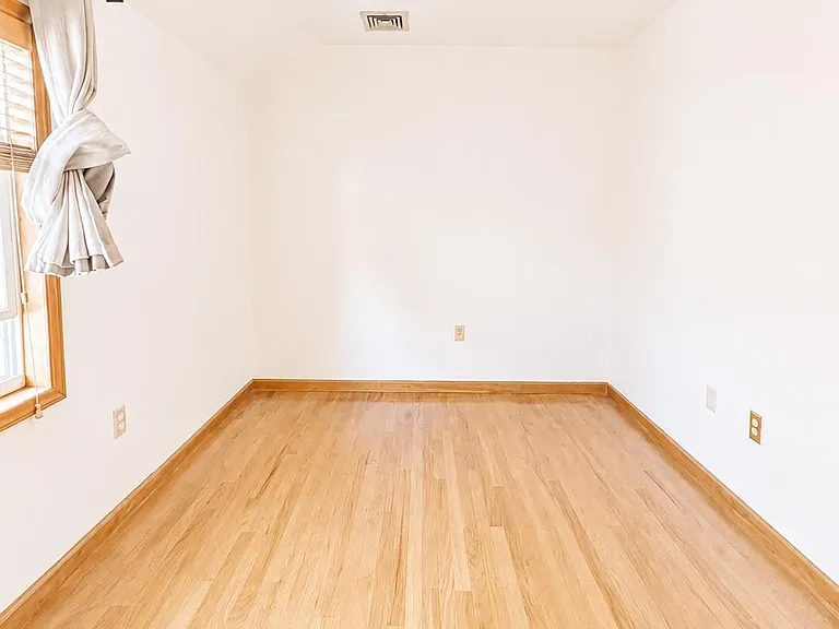 6563 Hull Ave — Photo 5