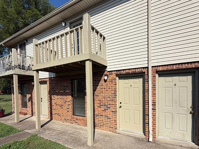 1002 Palmer Dr #5 — Photo 1