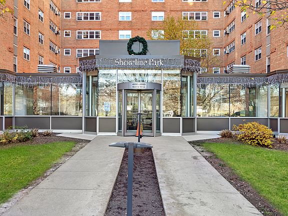 2nd image of 4970 N Marine Dr APT 529