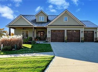 7050 Village Way Dr, Garrettsville, OH 44231