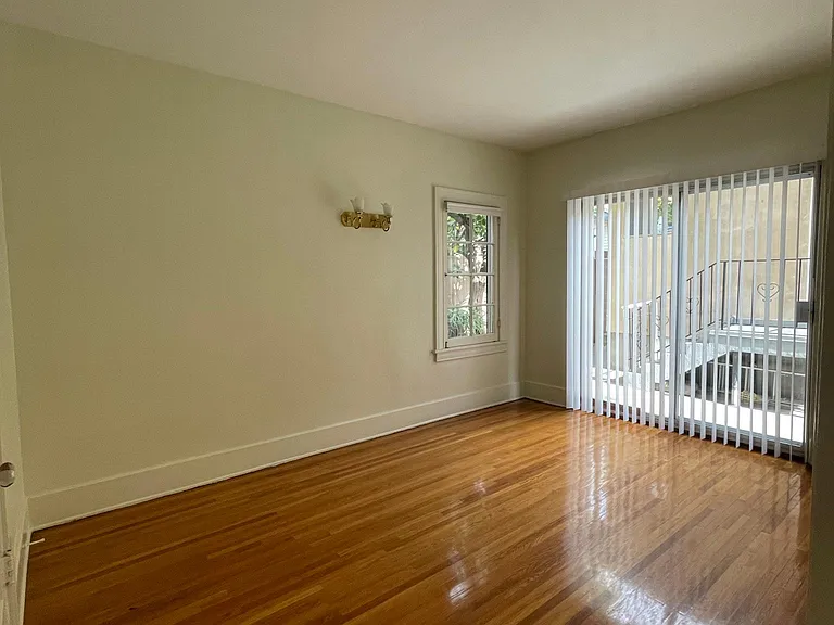324 S Coronado St — Photo 20