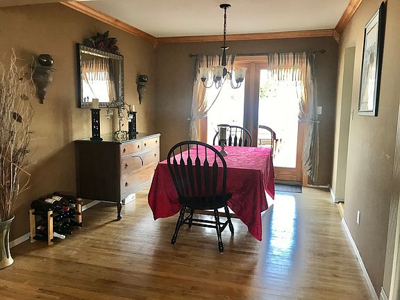 DR w/ French Doors to deck