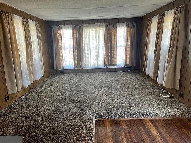 17813 Sherman Ave — Photo 4