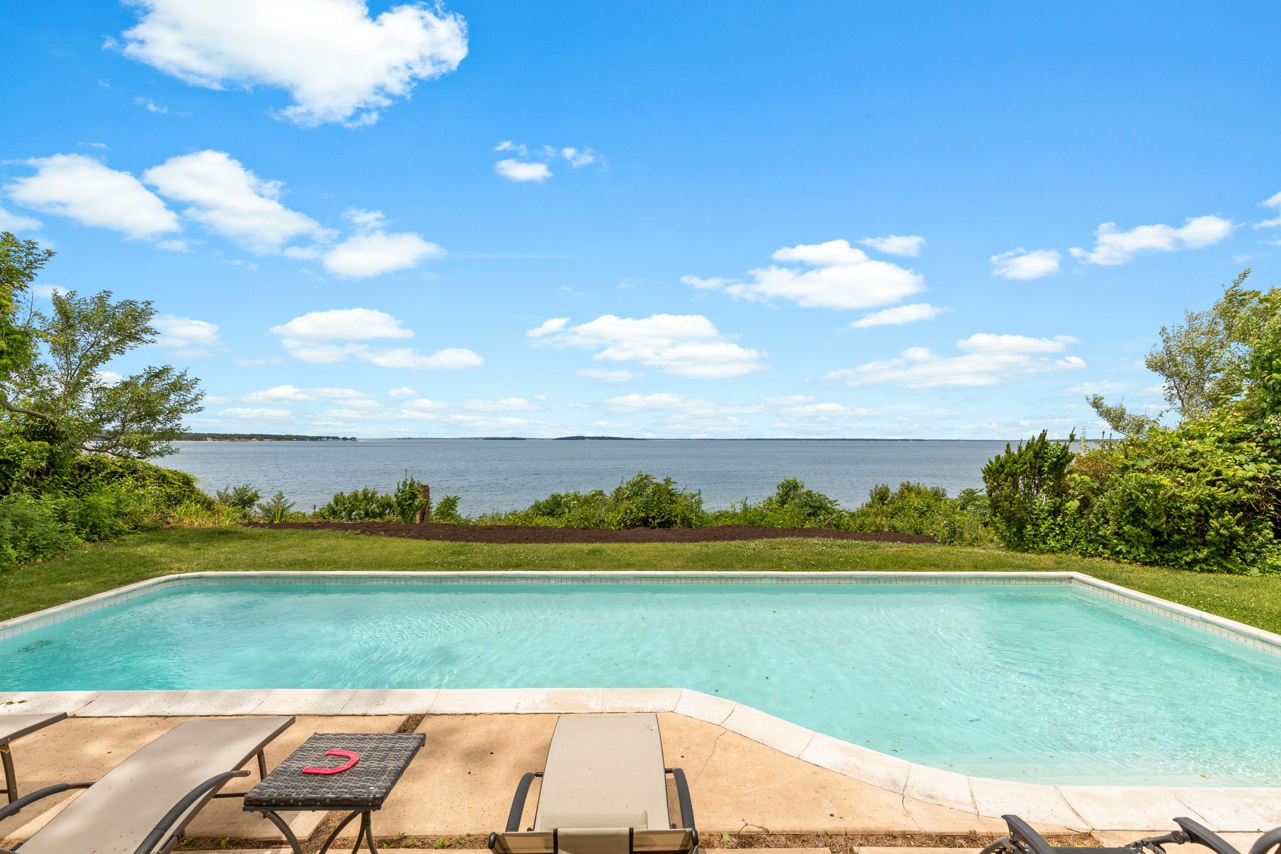 9 Cliff Dr, Sag Harbor, NY 11963 Out East