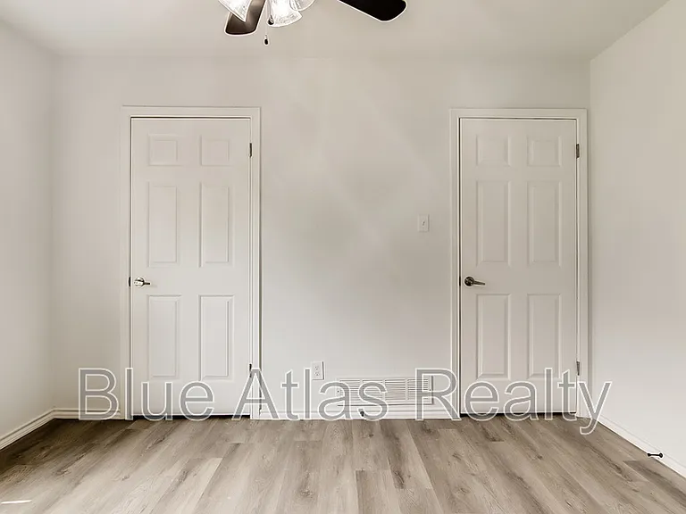 1329 E Windsor Dr — Photo 15