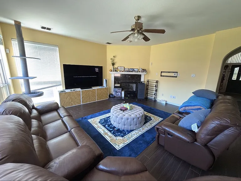 1612 Blackstone Dr — Photo 3