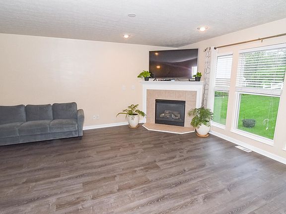 4th image of 1061 Cedar Trail Ct